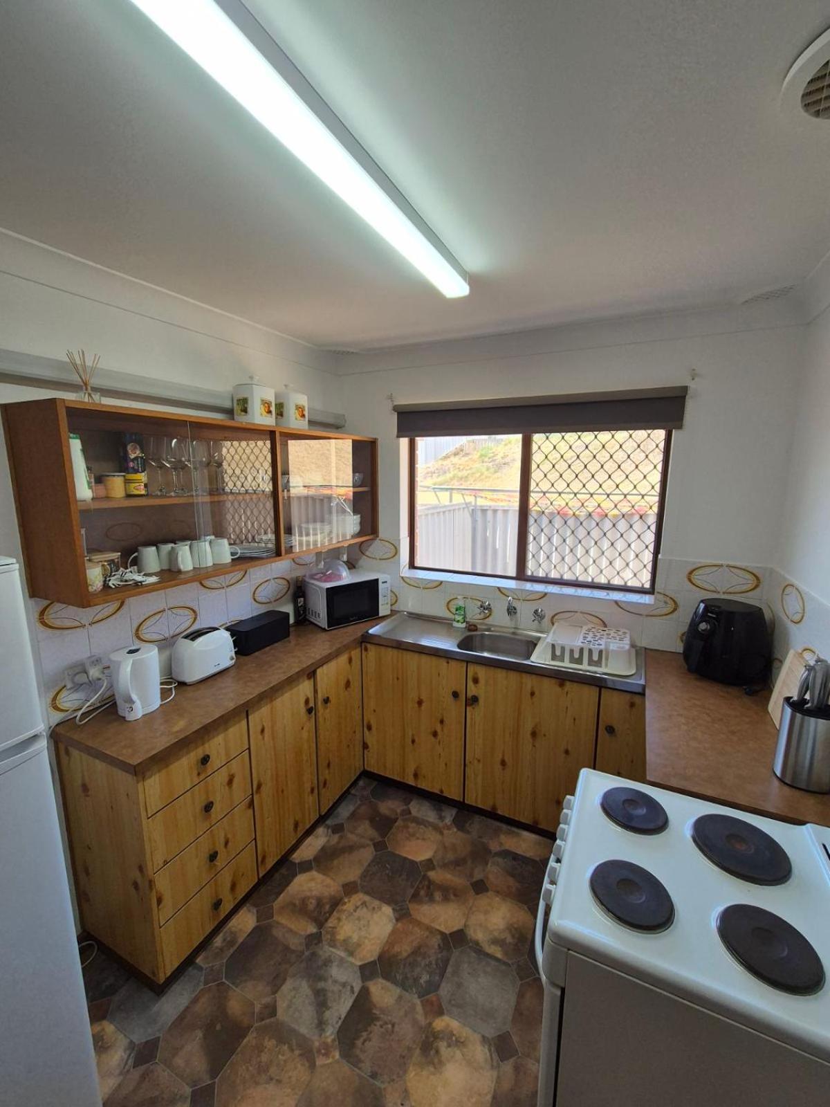 Champion Bay Beach Unit, With Own Carport, Geraldton Eksteriør billede