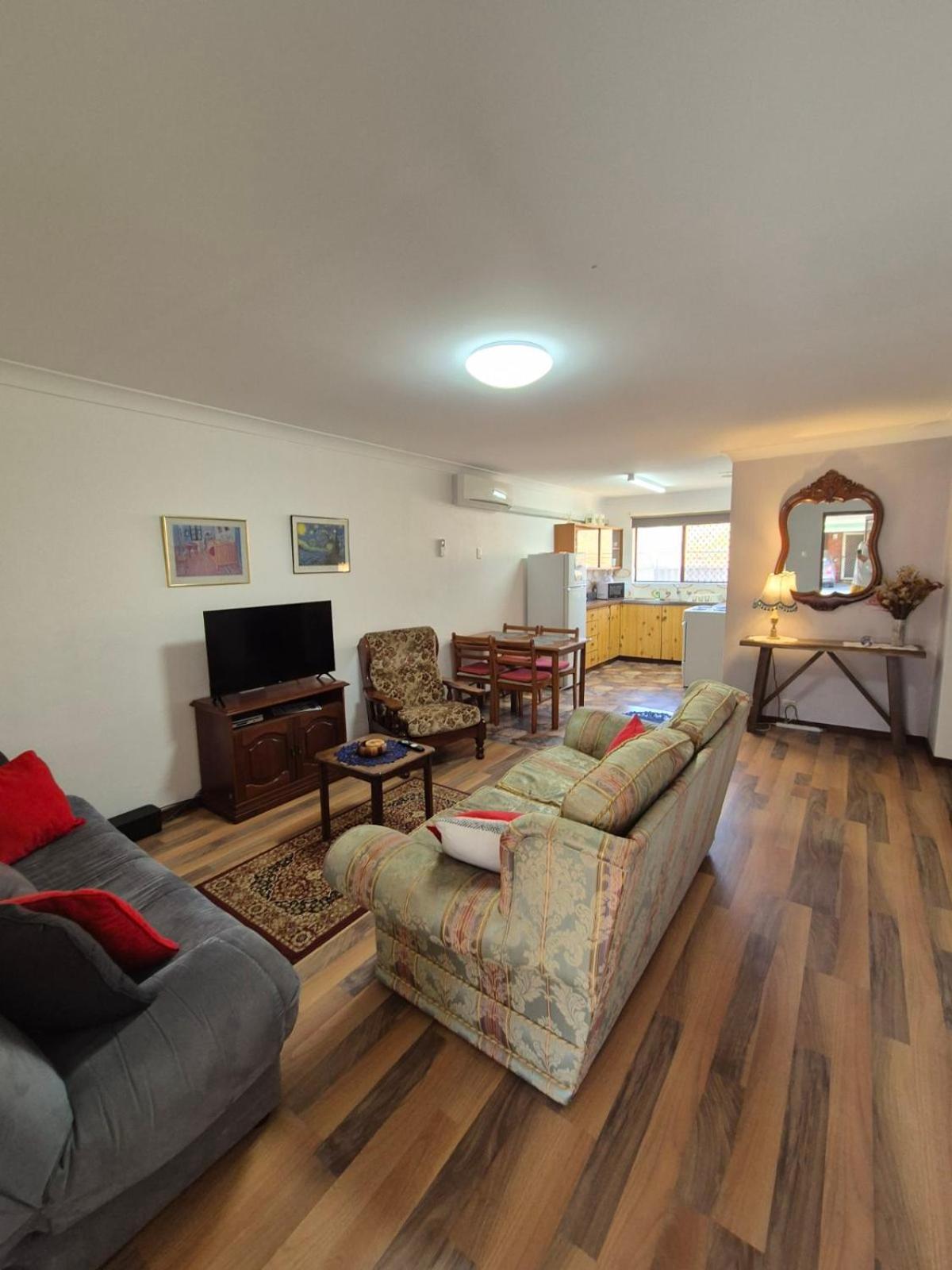 Champion Bay Beach Unit, With Own Carport, Geraldton Eksteriør billede